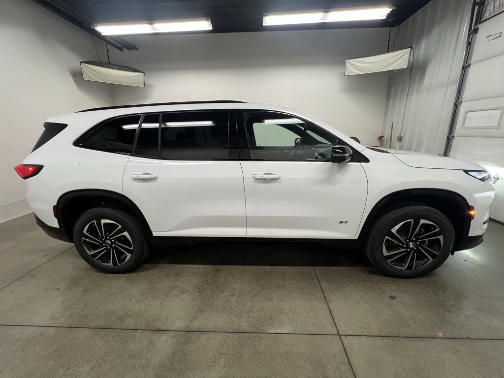 2026 Buick Enclave Sport Touring photo 2