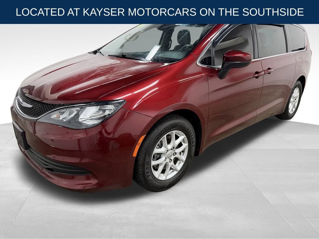 2017 Chrysler Pacifica Touring's photo