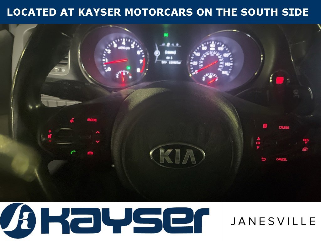 2017 Kia Sedona LX photo 3