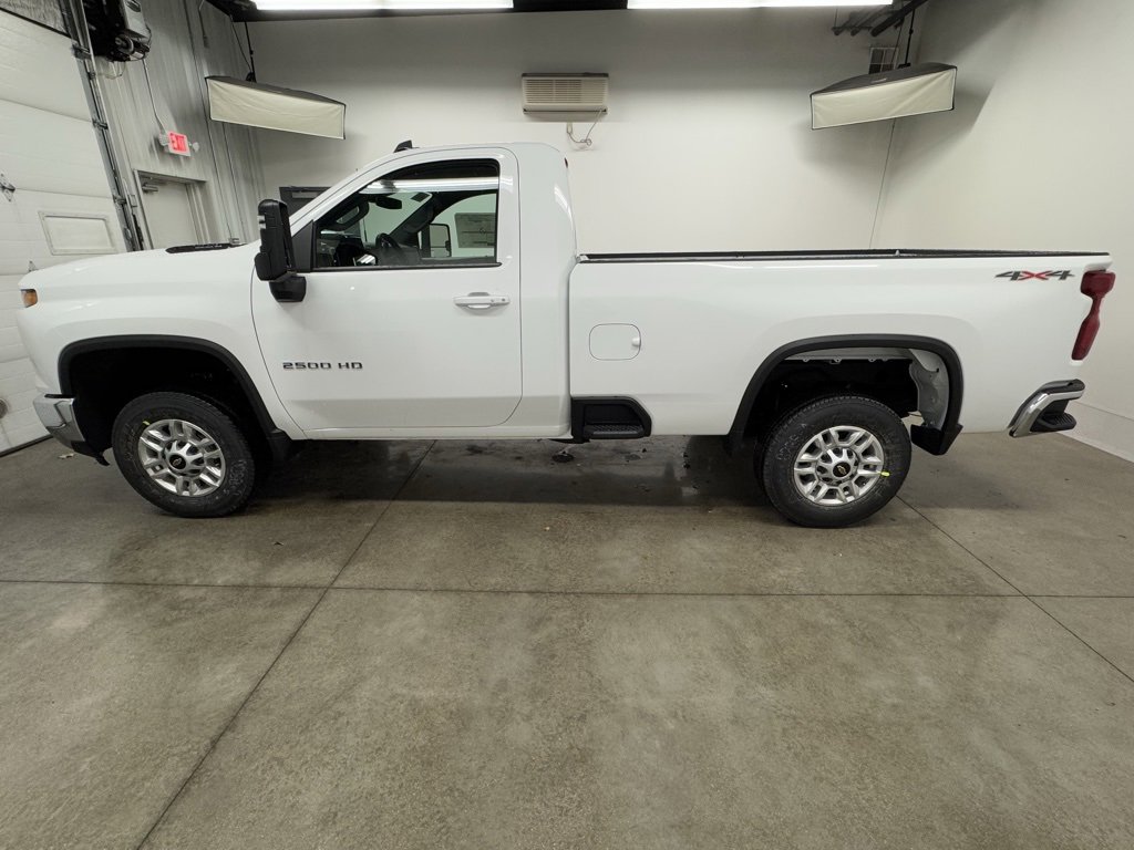 2025 Chevrolet Silverado 2500HD LT photo 4