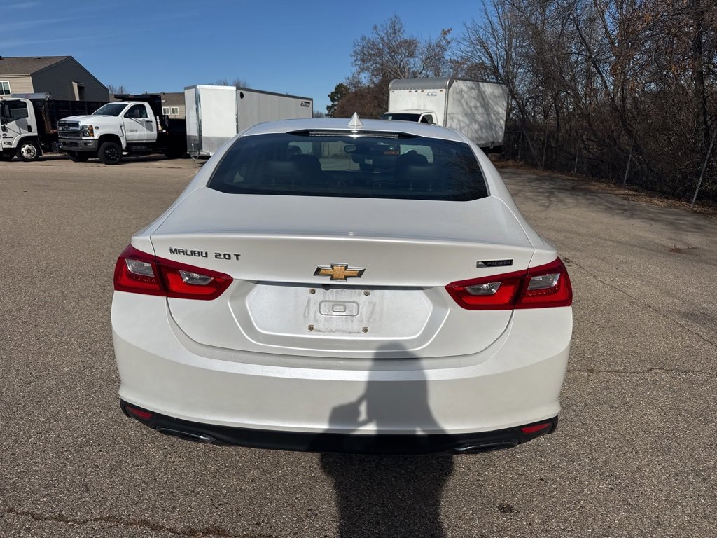 2018 Chevrolet Malibu Premier photo 2