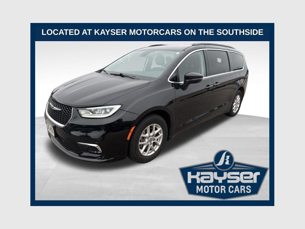 Used 2022 Chrysler Pacifica Touring L Minivan