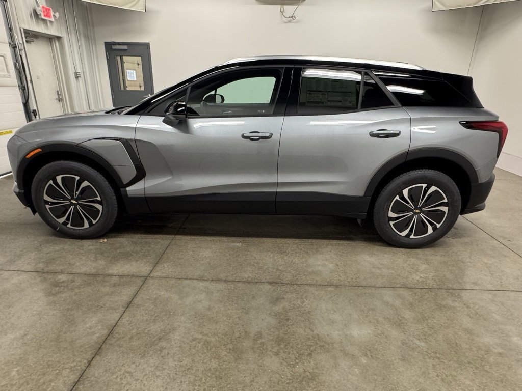 2025 Chevrolet Blazer EV photo 2