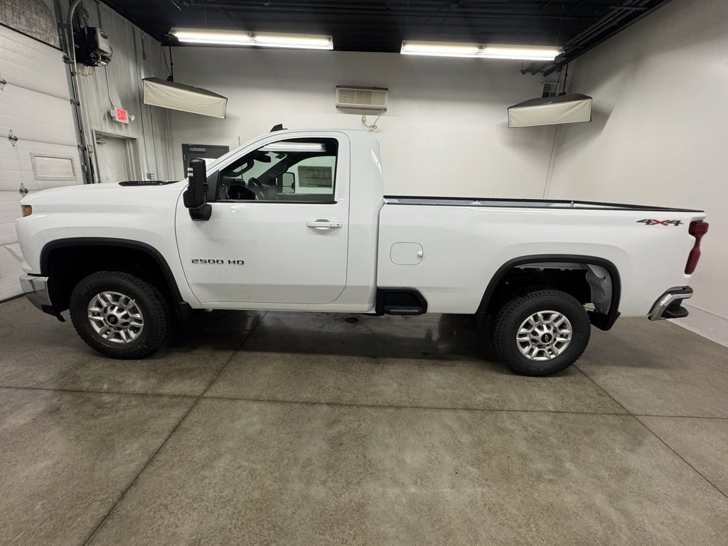 2025 Chevrolet Silverado 2500HD LT photo 2