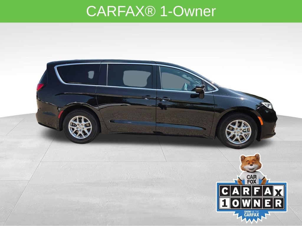 Used 2025 Chrysler Pacifica Select Van Passenger Van