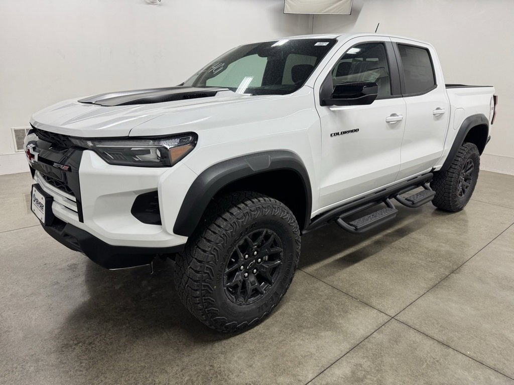 2025 Chevrolet Colorado ZR2 photo 2