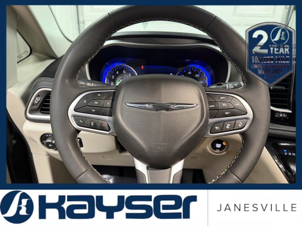 Used 2022 Chrysler Pacifica Touring L