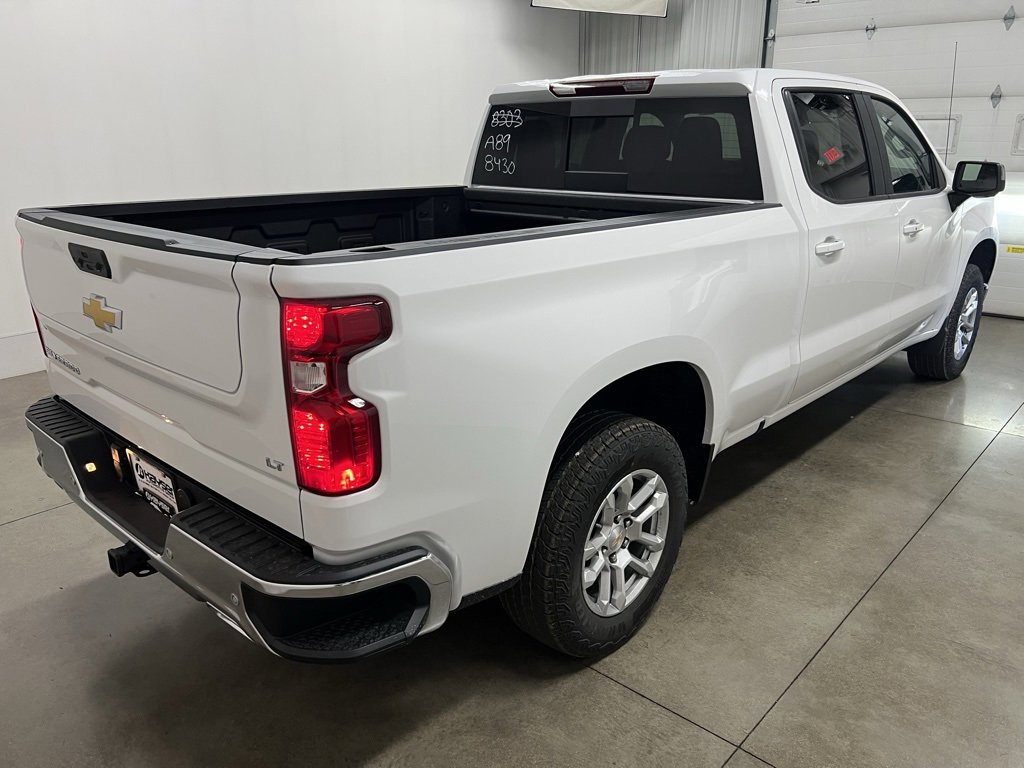 2026 Chevrolet Silverado 1500 LT photo 2