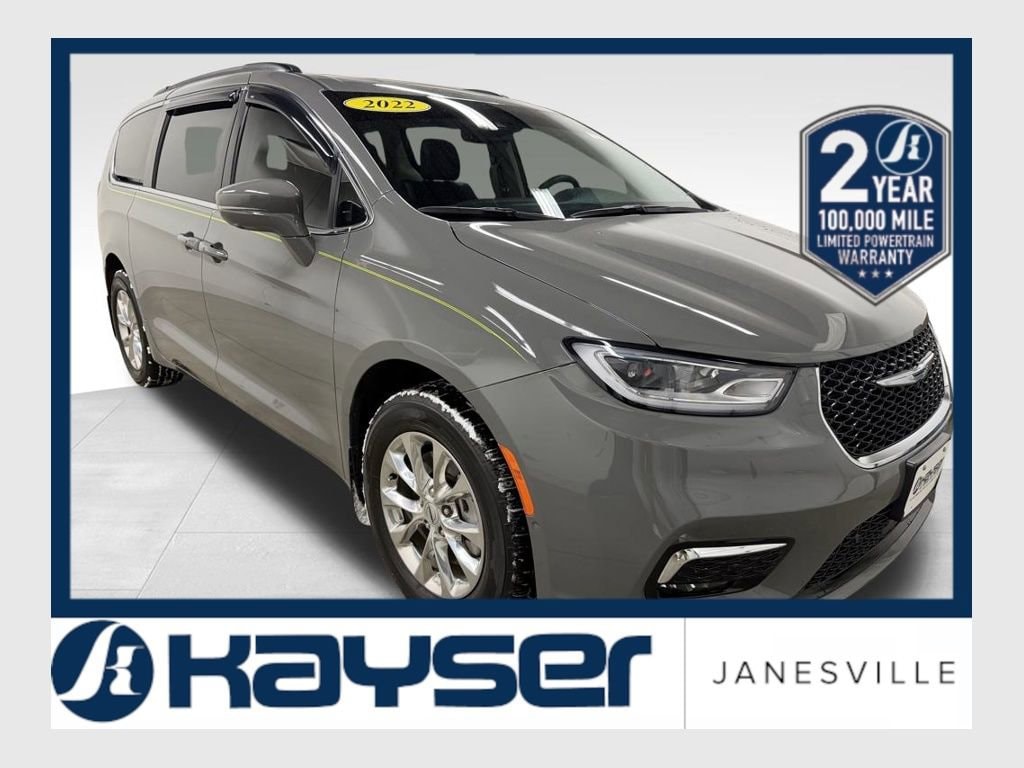 2022 Chrysler Pacifica Touring L's photo