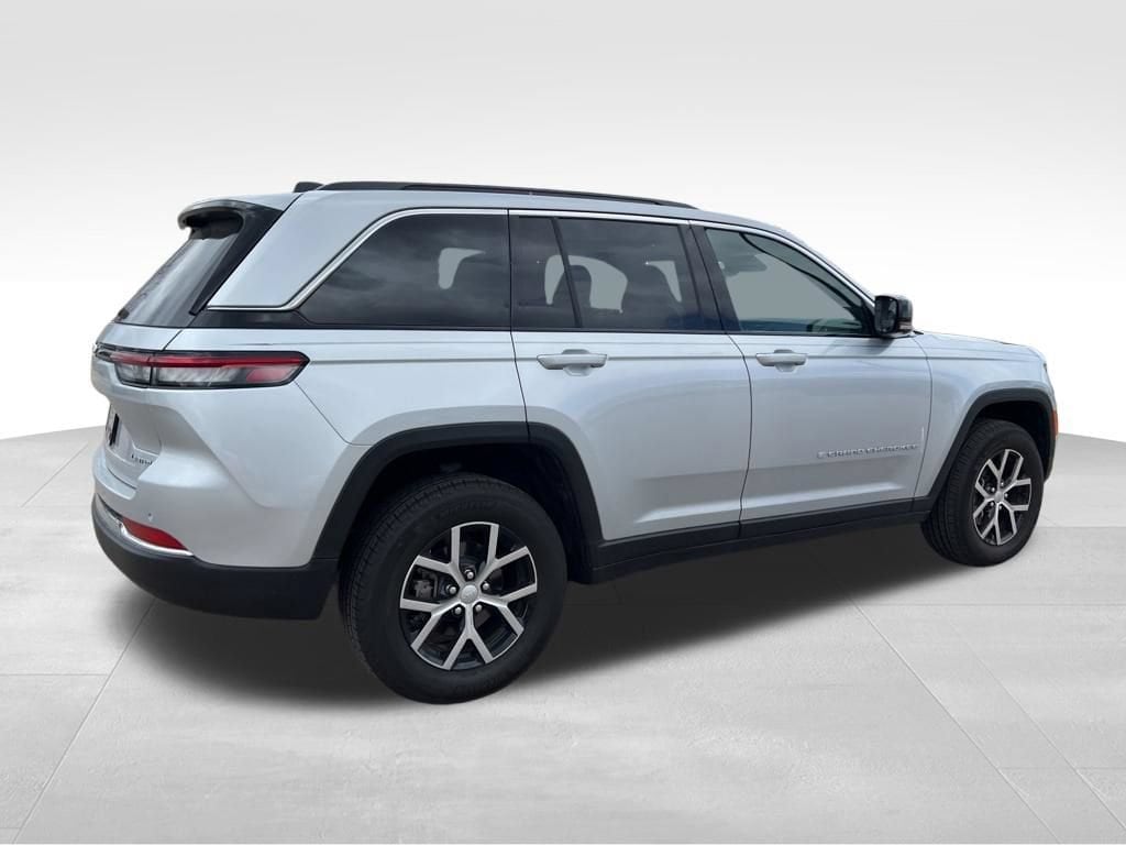 Used 2025 Jeep Grand Cherokee Limited 4x4 SUV