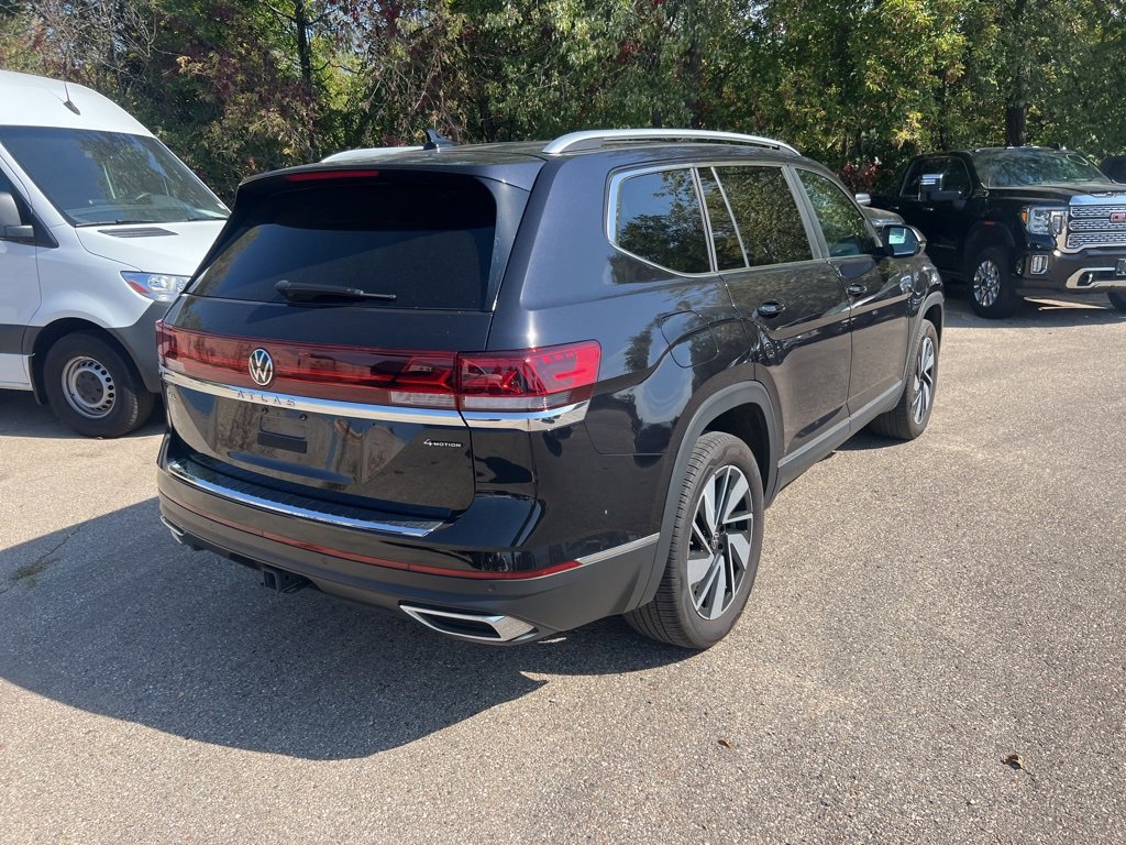 2024 Volkswagen Atlas SEL photo 2