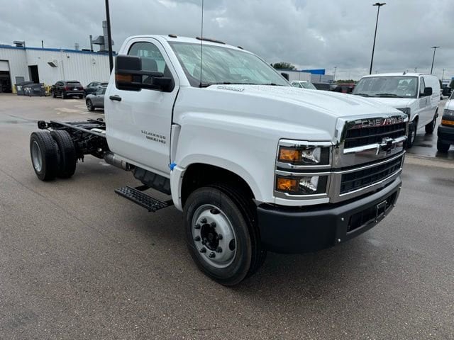 2024 Chevrolet Silverado 4500 Medium Duty Chassis Cab Work Truck's photo