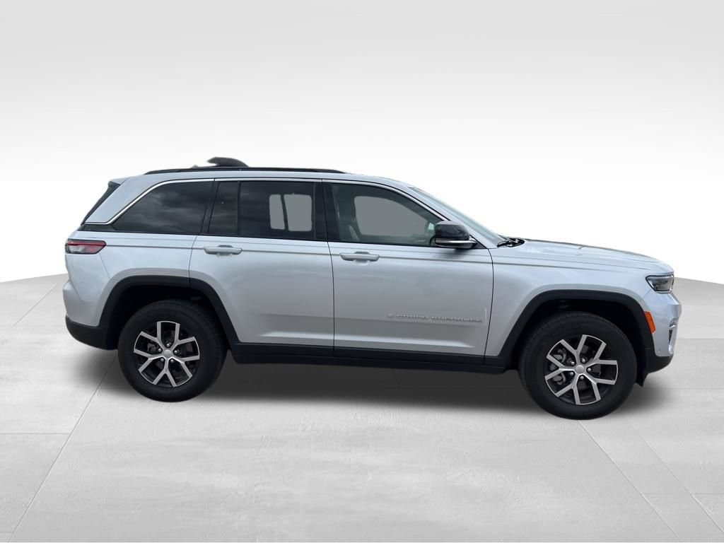 Used 2025 Jeep Grand Cherokee Limited 4x4 SUV