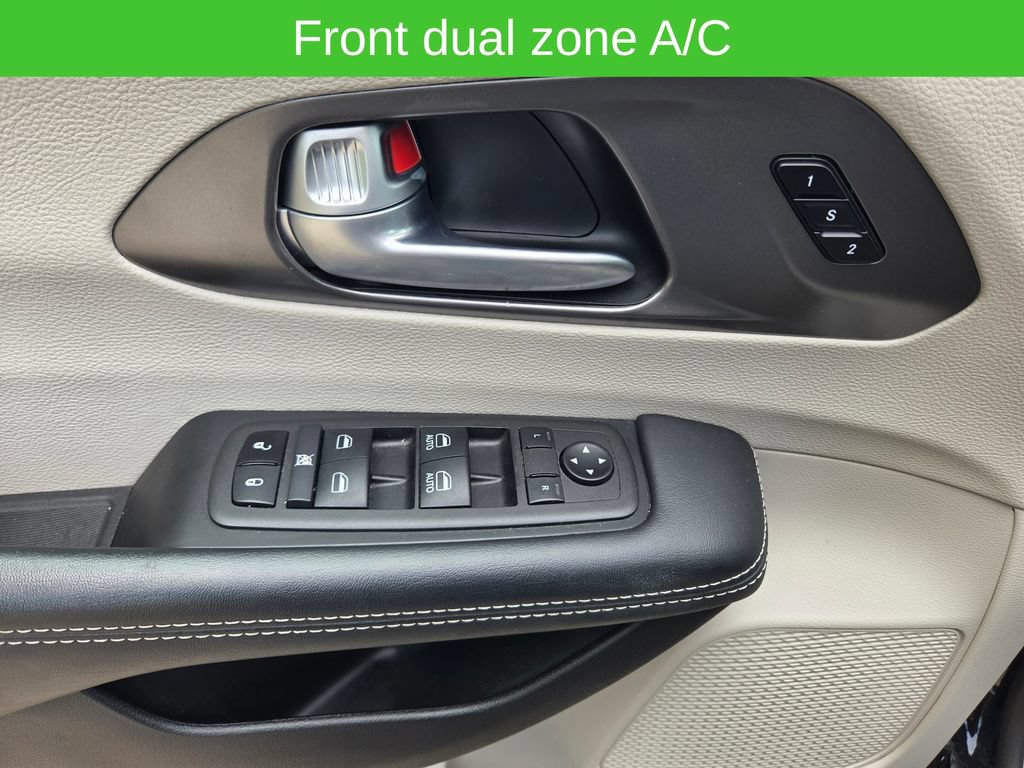 2024 Chrysler Pacifica Touring L - Photo 11