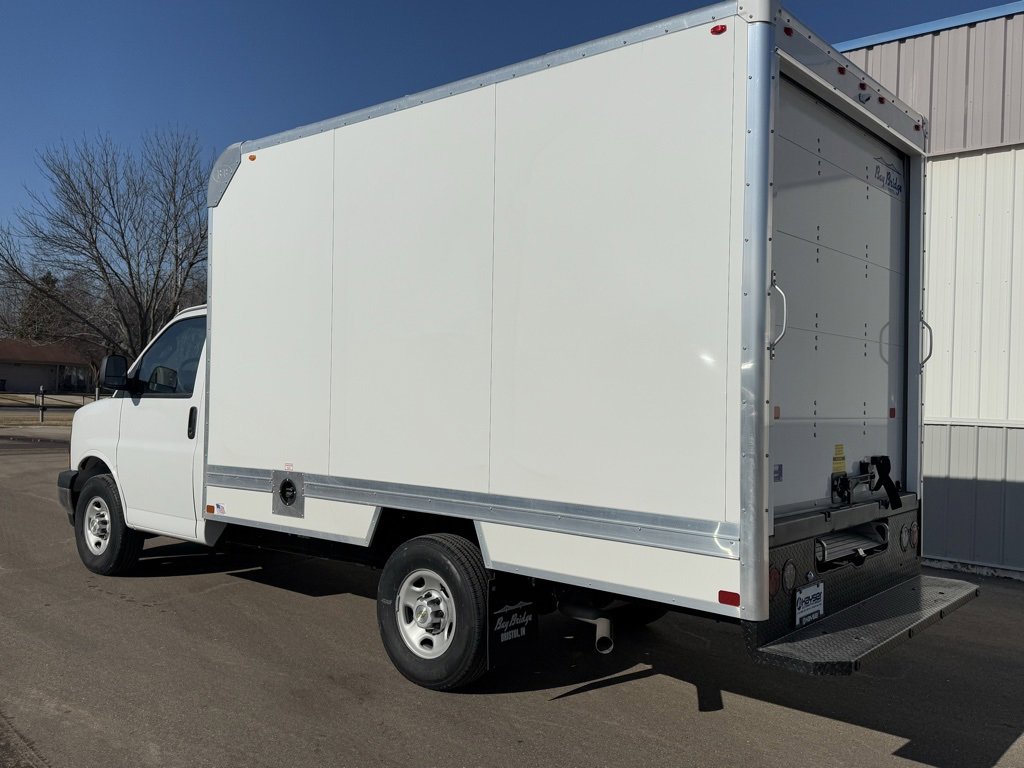 2024 Chevrolet Express Cutaway 3500 photo 2