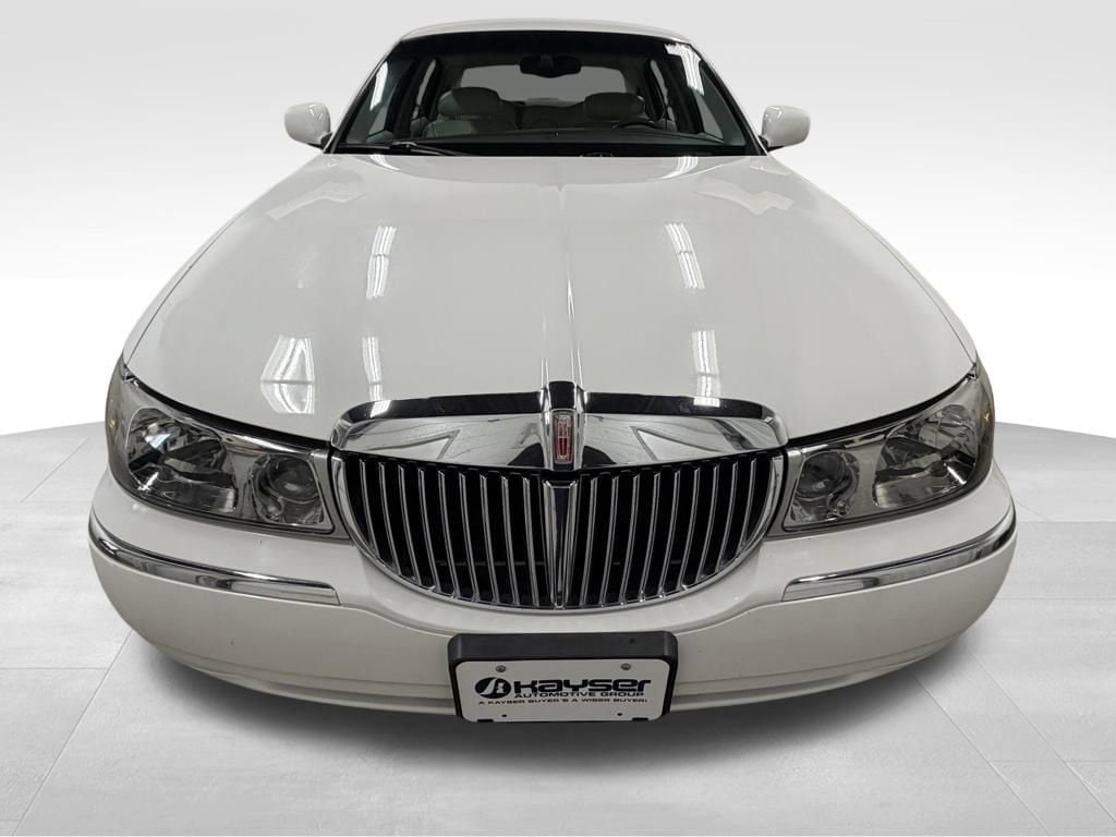 Used 2000 Lincoln Town Car Executive