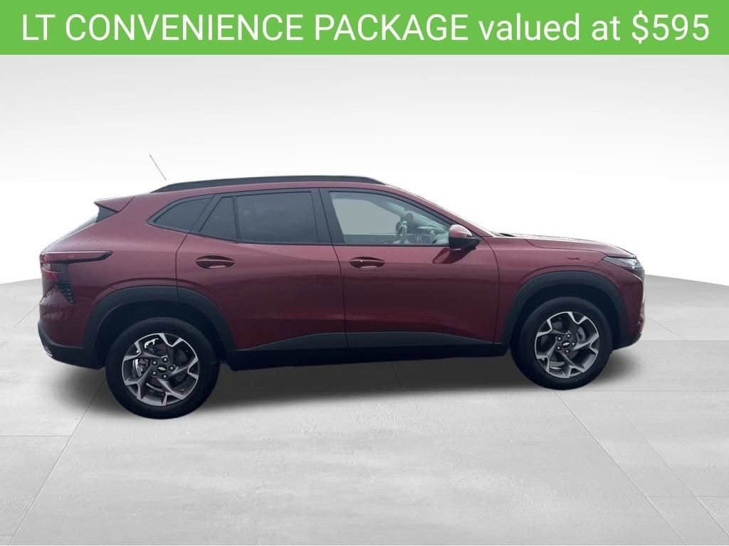 2025 Chevrolet Trax LT - Photo 2