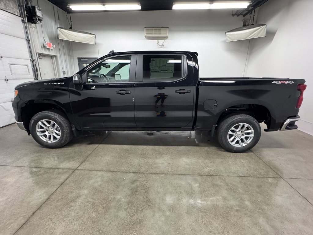 2025 Chevrolet Silverado 1500 LT photo 2