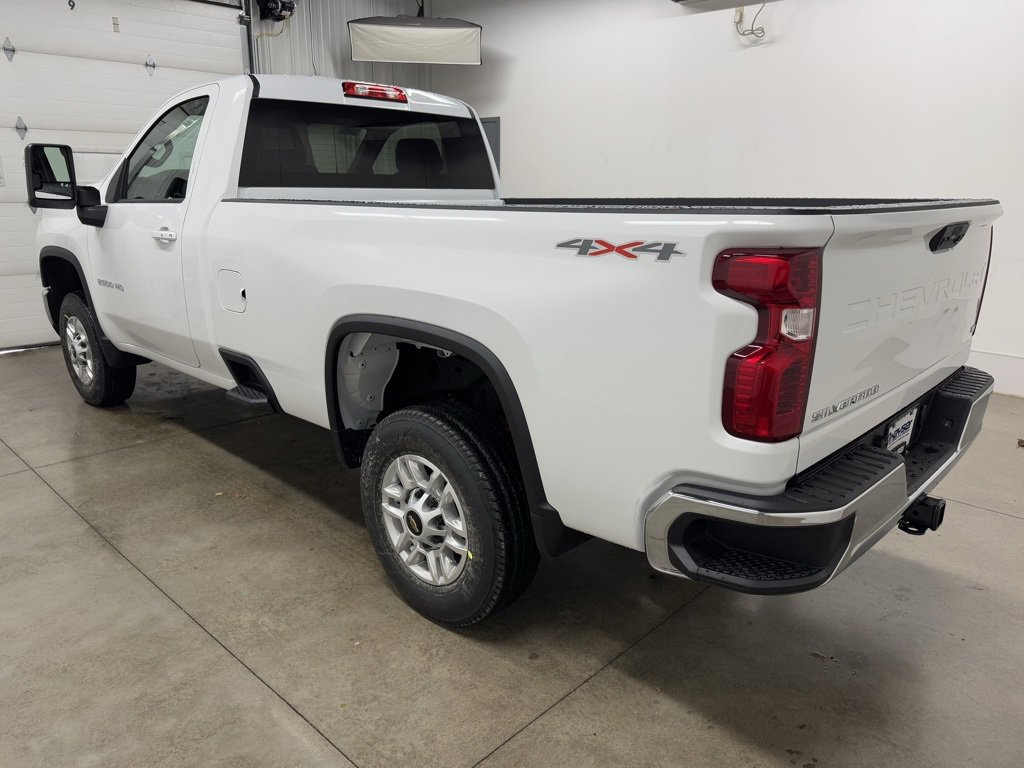 2025 Chevrolet Silverado 2500HD LT photo 3