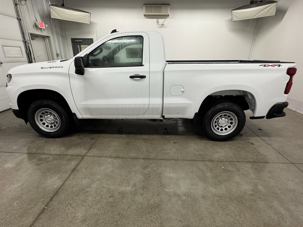 2025 Chevrolet Silverado 1500 photo 2