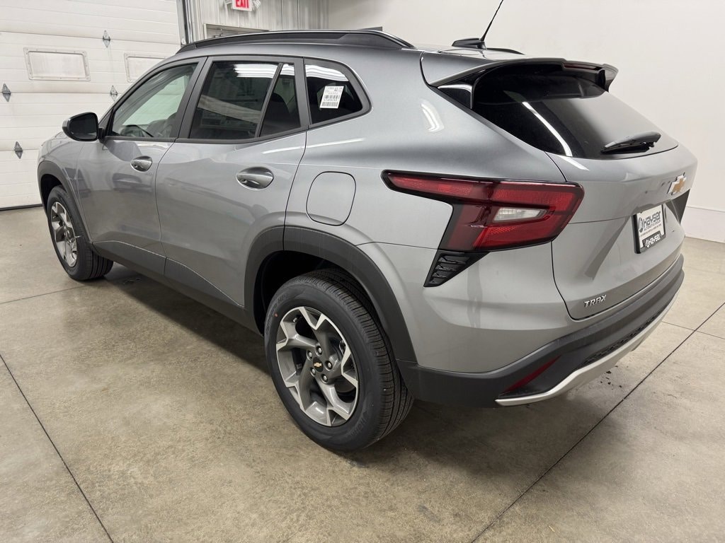 New 2025 Chevrolet Trax LT SUV