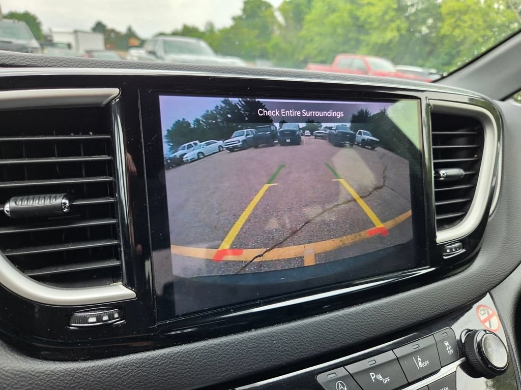 Used 2025 Chrysler Pacifica Select Van Passenger Van