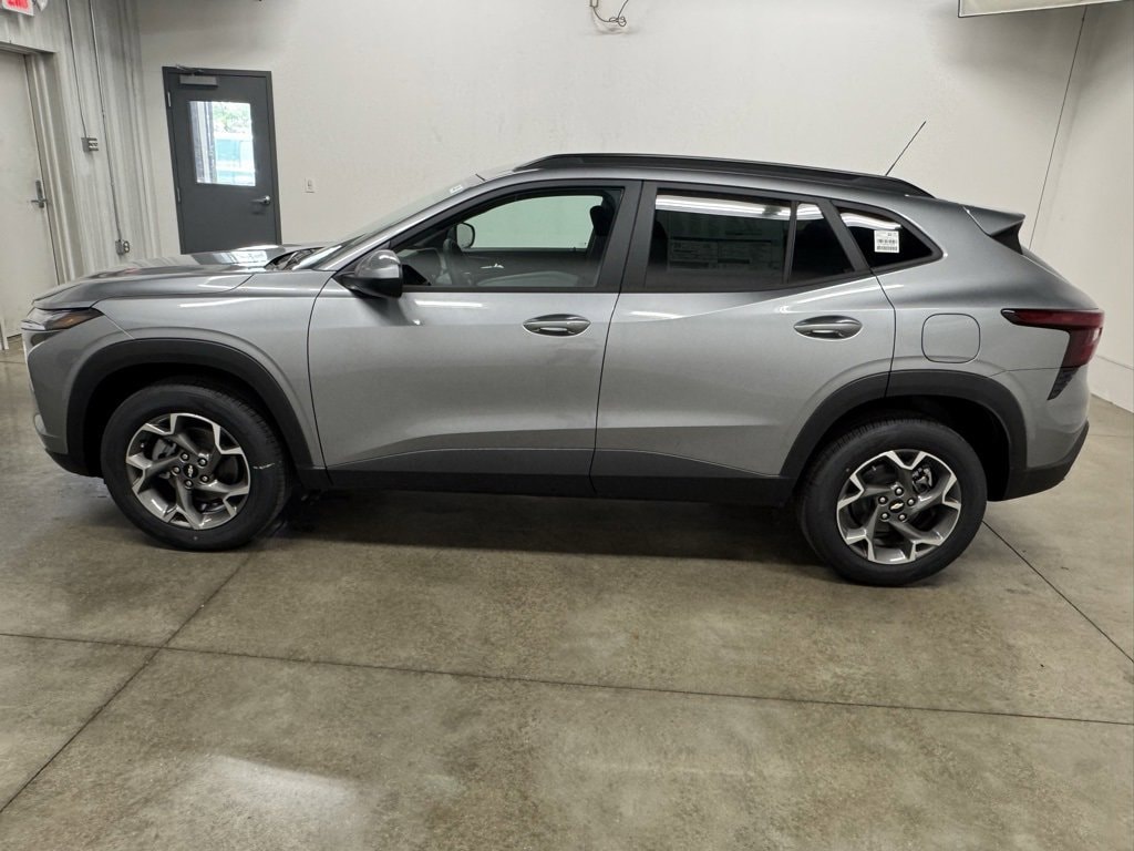 New 2025 Chevrolet Trax LT SUV