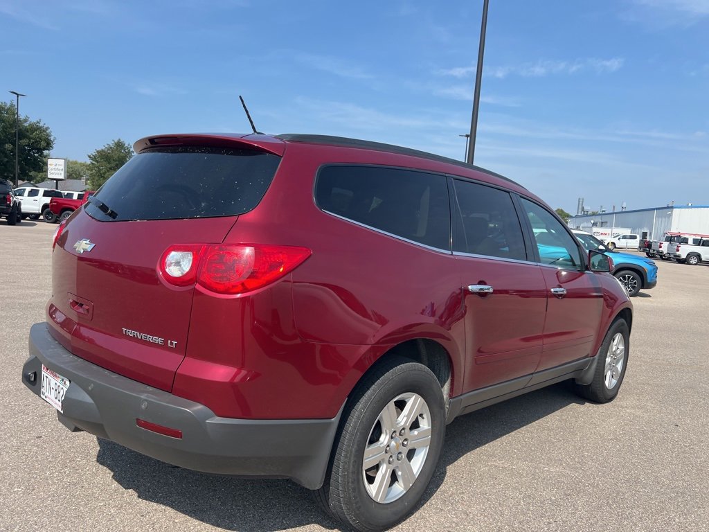 2011 Chevrolet Traverse 2LT photo 4