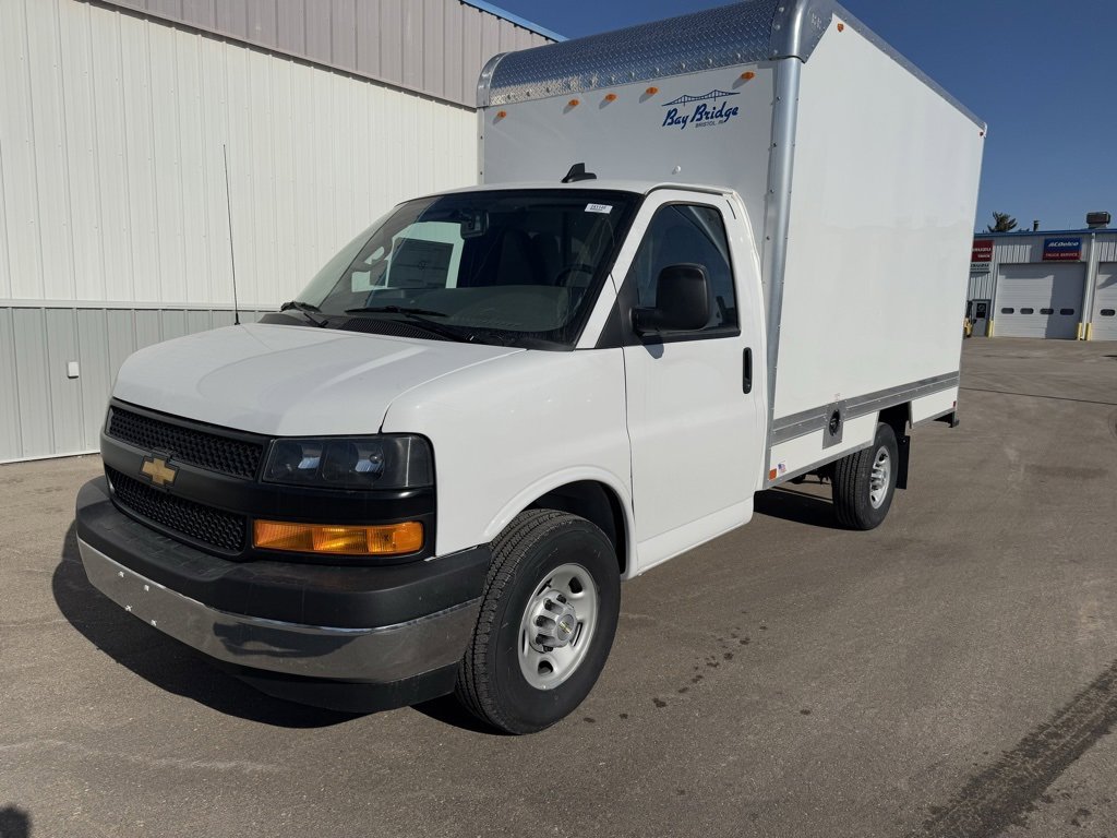 2024 Chevrolet Express Cutaway 3500 photo 4