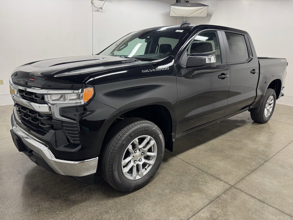 2025 Chevrolet Silverado 1500 LT photo 3