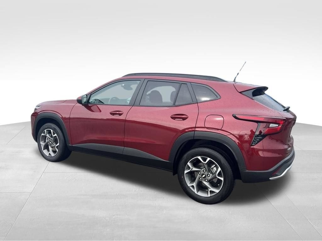 2025 Chevrolet Trax LT - Photo 8