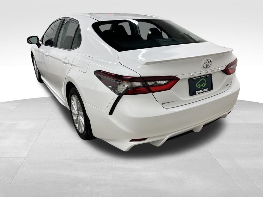 2024 Toyota Camry SE - Photo 6