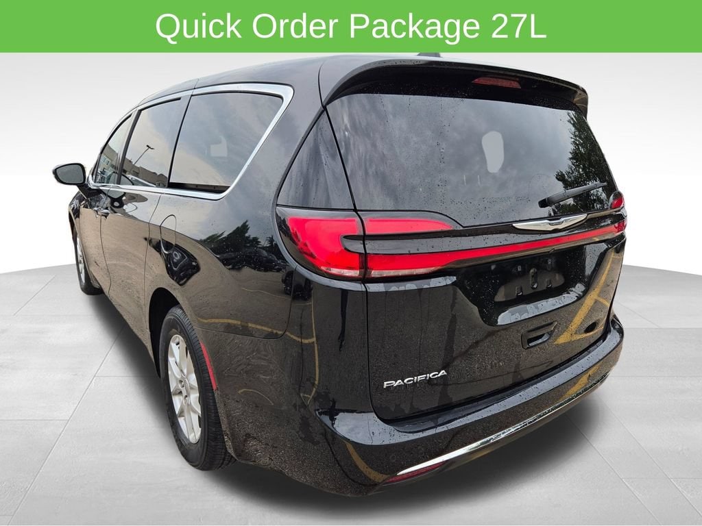 Used 2025 Chrysler Pacifica Select Van Passenger Van