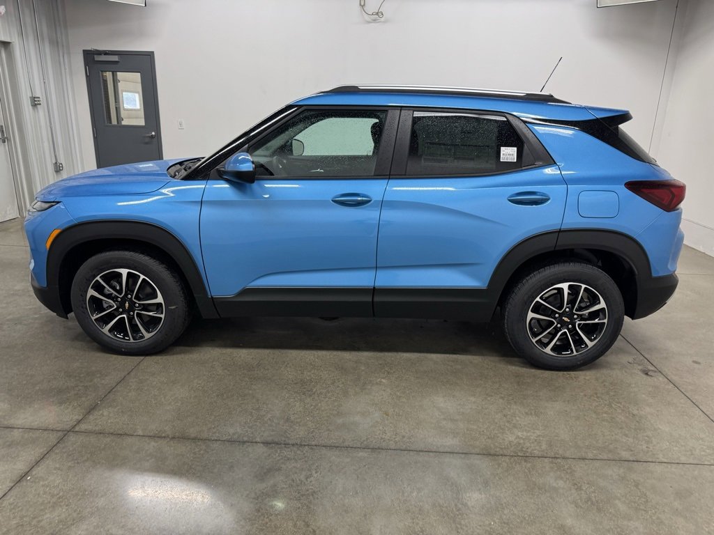 2025 Chevrolet Trailblazer LT photo 3