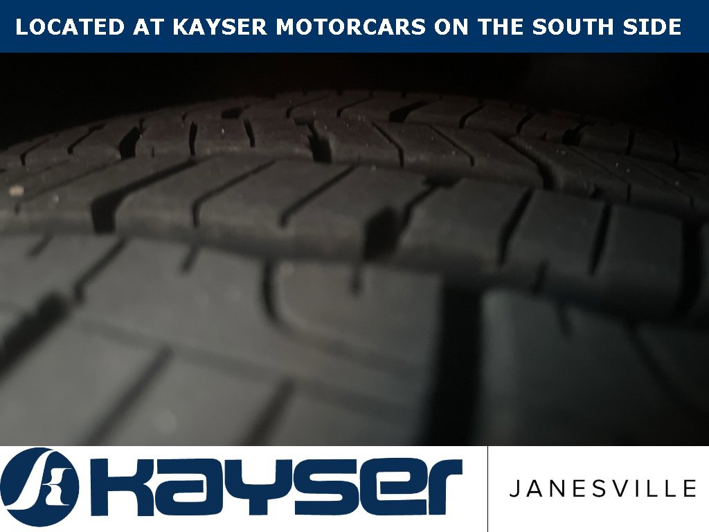 2017 Chrysler Pacifica Touring photo 3