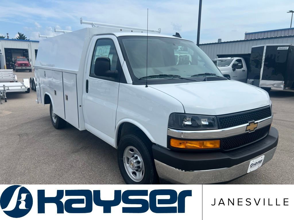 2025 Chevrolet Express Cutaway Base's photo