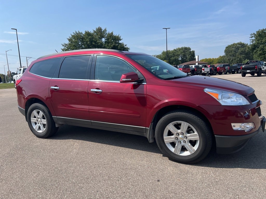 2011 Chevrolet Traverse 2LT photo 2