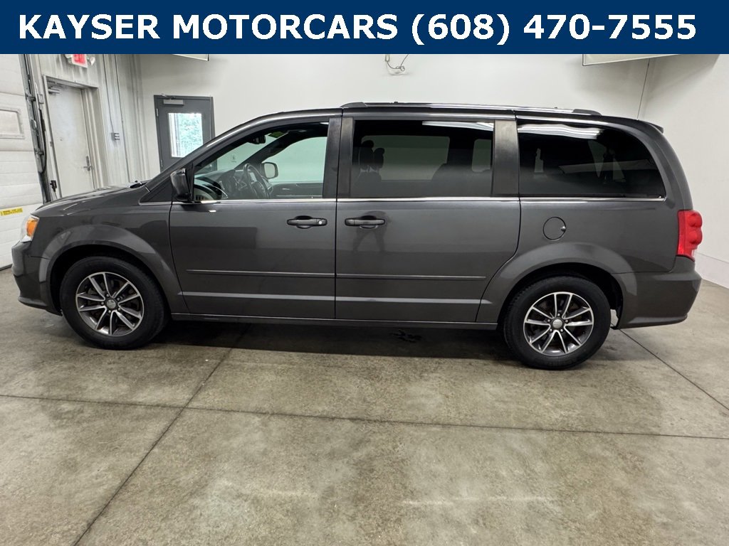 2017 Dodge Grand Caravan SXT photo 3