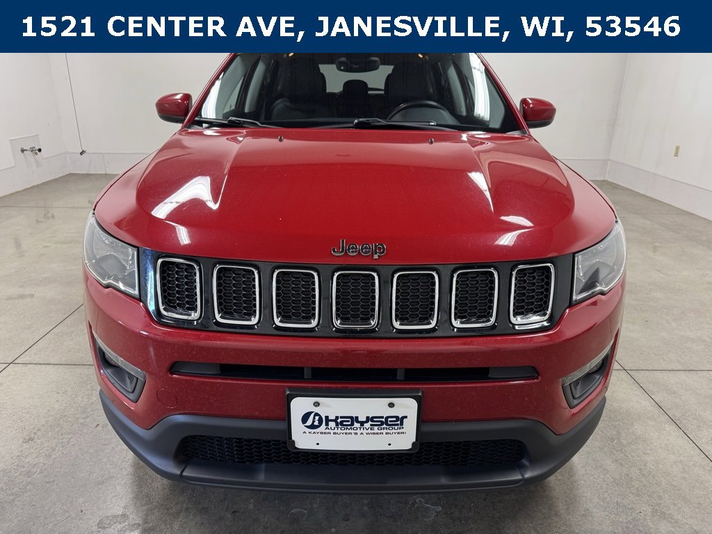 2018 Jeep Compass Latitude photo 2