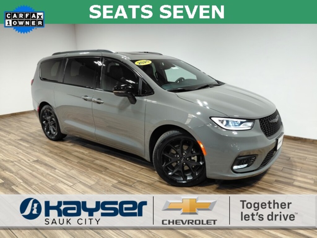 Used 2025 Chrysler Pacifica Limited Minivan/Van