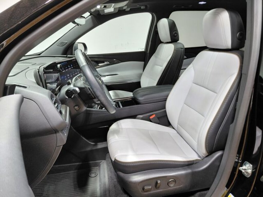 Used 2025 Chevrolet Traverse High Country SUV