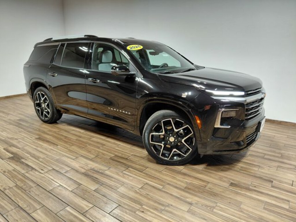 Used 2025 Chevrolet Traverse High Country SUV