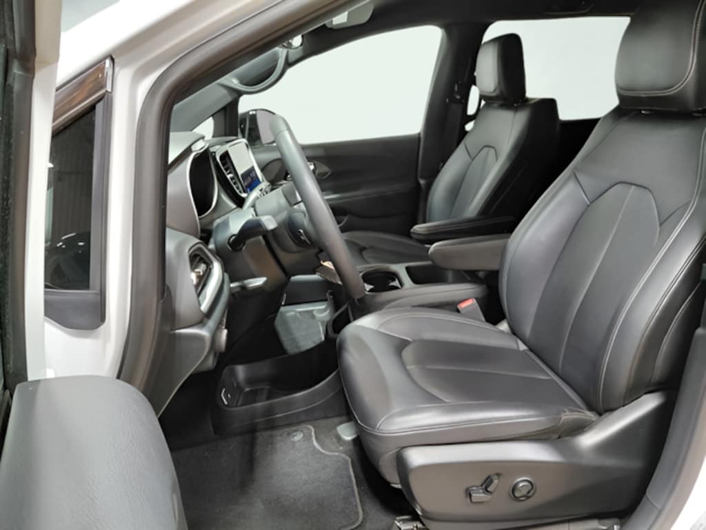 Certified 2025 Chrysler Pacifica Select Minivan/Van