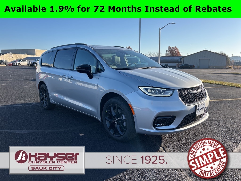 2026 Chrysler Pacifica Limited's photo