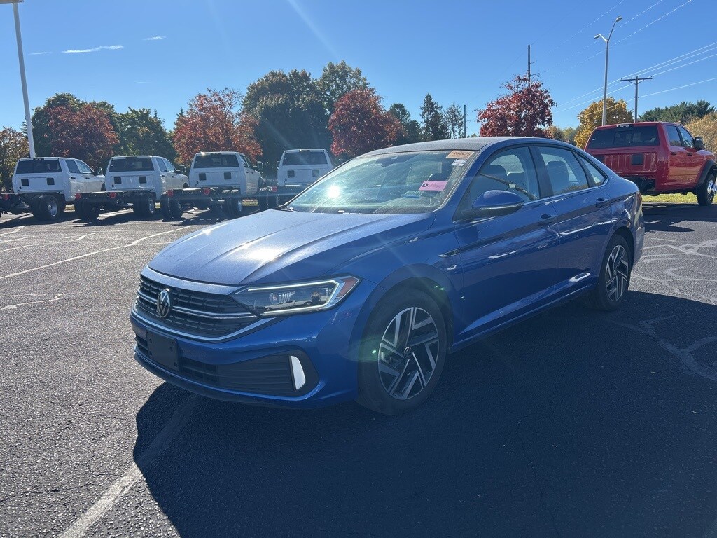 2024 Volkswagen Jetta 1.5T SEL photo 3