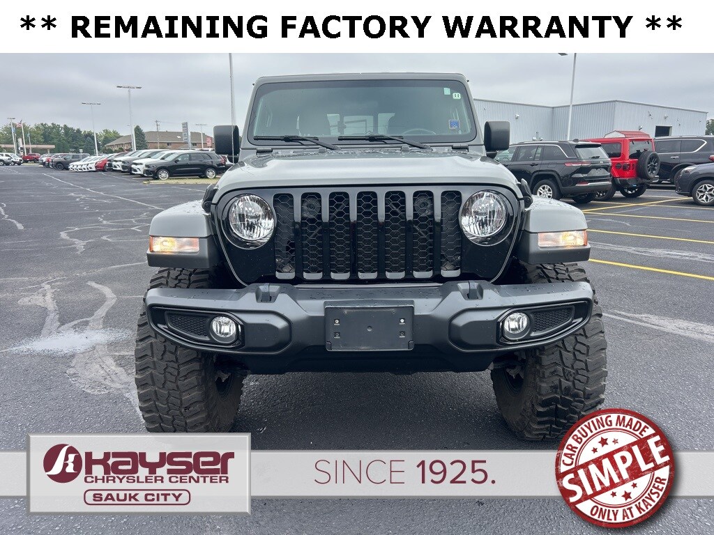 2021 Jeep Gladiator Sport photo 2