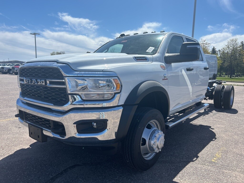 2024 Ram 5500 Tradesman photo 3