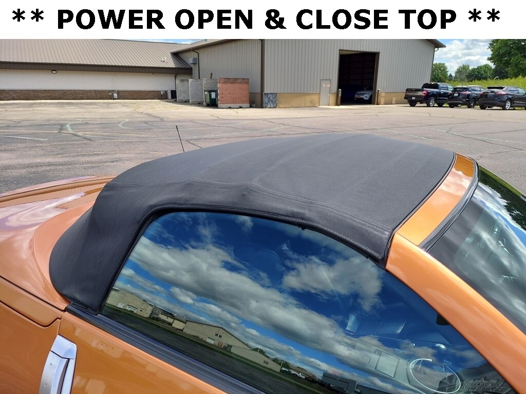 2004 Nissan 350Z Touring photo 3