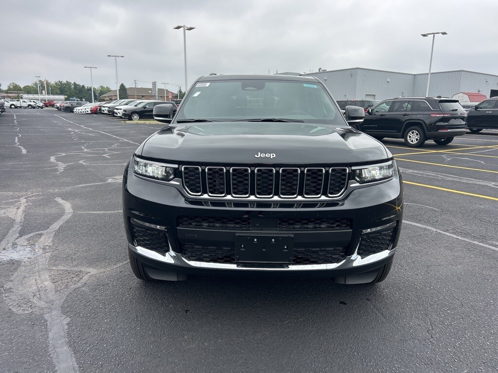 2025 Jeep Grand Cherokee Limited photo 2