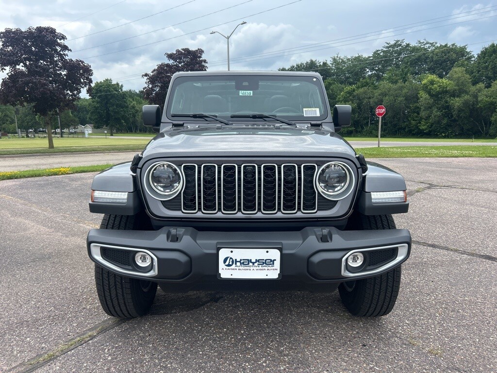 2025 Jeep Wrangler Unlimited Sahara photo 2